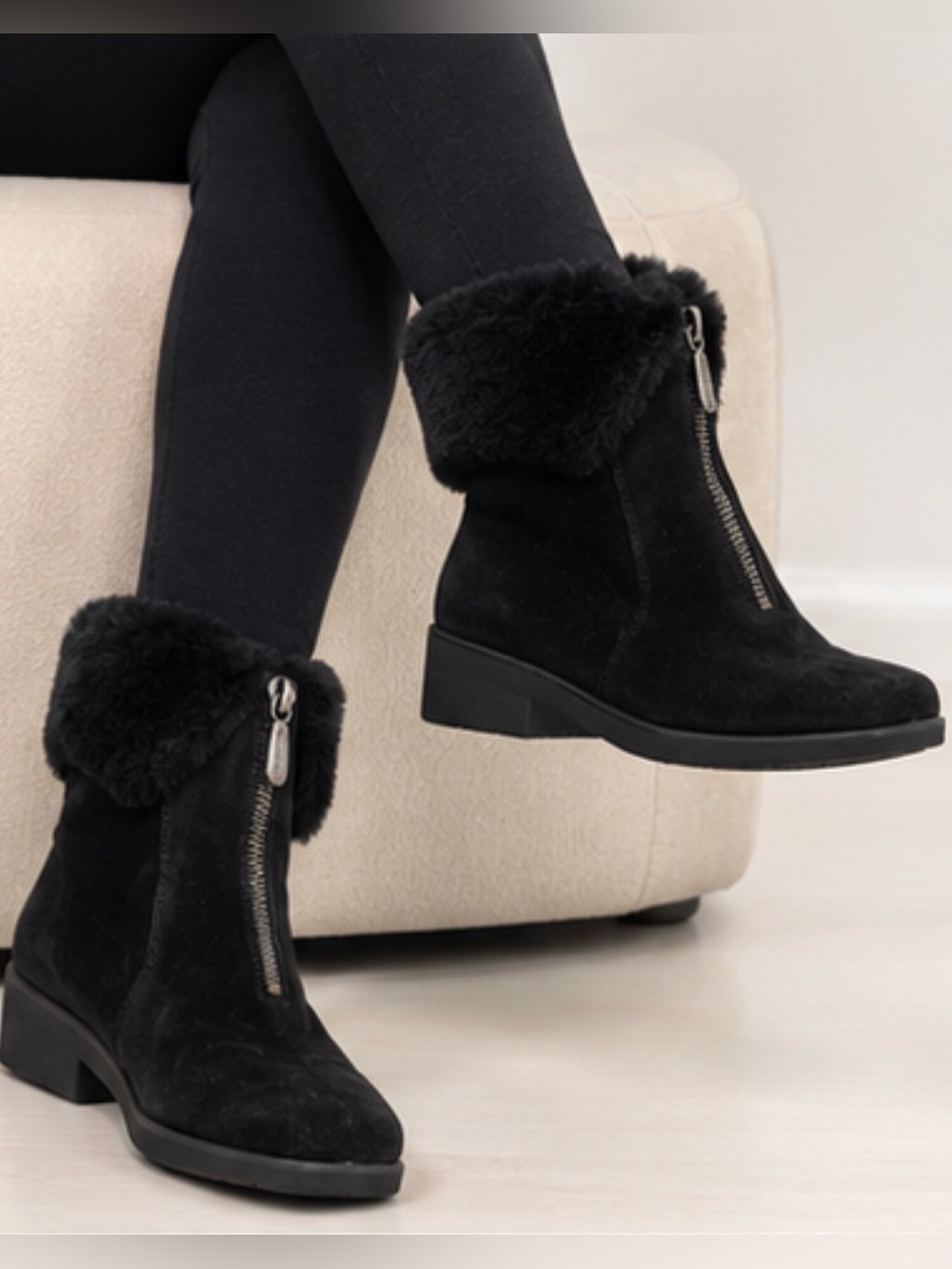 Aquatalia Made in Italy Black Suede Fur Trim Zip Winter Boots